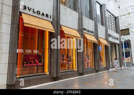 Tokio, Japan, 29. März 2020: Fassade des Bvlgari-Geschäfts während der COVID-19-Pandemie geschlossen. Italienische Luxusmarke für ihren Schmuck, Uhren, Duft bekannt Stockfoto