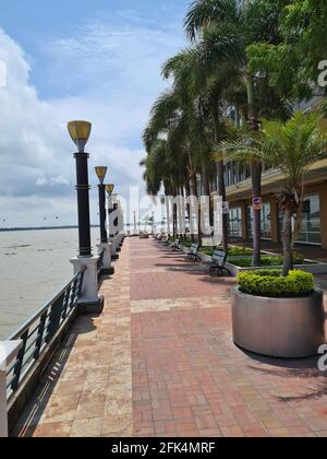 Leerer Boulevard in Guayaquil Ecuador während der Covid-19-Epidemie Stockfoto