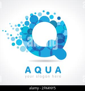 Q Name Logo Konzept. Isoliertes abstraktes Design. Trendige grafische Vorlage in Buntglasfarben. Rein klar trinkenden blauen Blasen Haufen. Corporate HE Stock Vektor