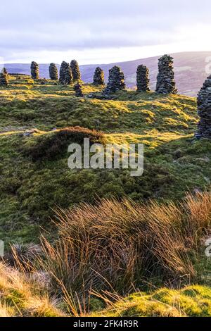 Cairns (lokal als Curricks bekannt), das auf dem Gipfel von Talkin aus gemauertem Mauerstein erbaut wurde, fiel auf den North Pennines in Talkin, Cumbria, Großbritannien, auf 381 Meter Höhe Stockfoto