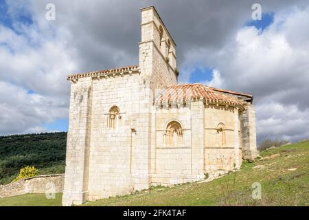 Aufnahme der romanischen Einsiedelei von San Pantaleon in Burgos, Castilla y Leon, Spanien Stockfoto