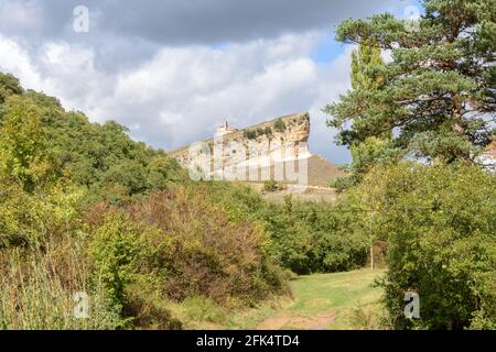 Aufnahme der romanischen Einsiedelei von San Pantaleon in Burgos, Castilla y Leon, Spanien Stockfoto