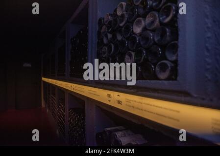 Logroño, Spanien: 2021. April 26: Innenraum der Bodegas Riojanas Winery am bewölkten Tag in der Stadt Cenicero in Spanien. Stockfoto