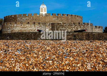 England, Kent, Deal, Deal Beach and Castle *** Lokale Bildunterschrift *** Großbritannien, Großbritannien, Großbritannien, England, Großbritannien, Englisch, Kent, Deal, Seafront, B Stockfoto