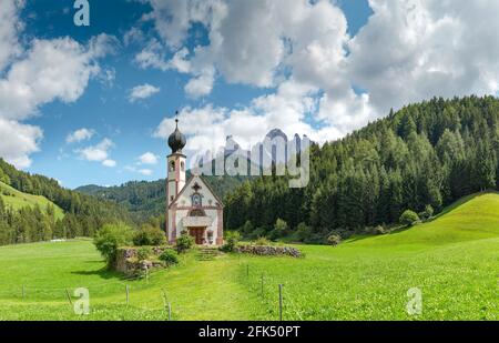 Chiesetta di San Giovanni in Ranui, Villnößtal / Val di Funes *** Ortsüberschrift *** Sankt Magdalena - Santa Maddalena Alta, , Italien, Kirche, m Stockfoto