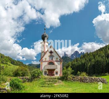 Chiesetta di San Giovanni in Ranui, Villnößtal / Val di Funes *** Ortsüberschrift *** Sankt Magdalena - Santa Maddalena Alta, , Italien, Kirche, m Stockfoto