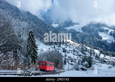 Schweiz, Waadt, Waadt, hiver, Winter, neige, Schnee, Funiculaire, Standseilbahn, Standseilbahn Les Avants – Sonloup, Les Avants, montagnes, Berge Stockfoto