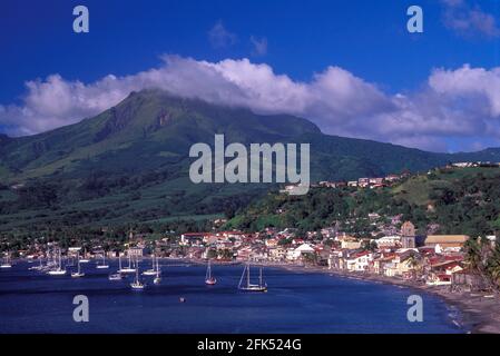 Nordamerika, Westindien, Kleine Antillen, Karibik, Frankreich, Martinique, Hafen von St-Pierre, Le Montagne Pelee Stockfoto