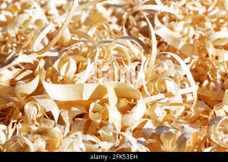 Haufen leichter Holzspäne. Horizontaler Hintergrund. Stockfoto