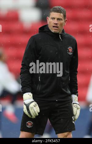 SUNDERLAND, GROSSBRITANNIEN. 27. APRIL Blackpools Tor hält Trainer Steve Banks während des Sky Bet League 1-Spiels zwischen Sunderland und Blackpool im Stadium of Light, Sunderland am Dienstag, 27. April 2021. (Kredit: Mark Fletcher, Mi News) Kredit: MI Nachrichten & Sport /Alamy Live Nachrichten Stockfoto