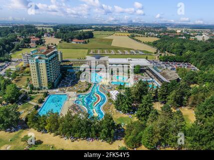 Luftaufnahme nach Bad Füssing und seinen Thermen Stockfoto