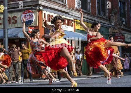 West Side Story ist ein kommender amerikanischer Romantikfilm, der unter der Regie und Koproduktion von Steven Spielberg mit einem Drehbuch von Tony Kushner und einer Choreographie von Justin Peck aufgeführt wird. Dieses Foto ist ausschließlich für redaktionelle Zwecke bestimmt und unterliegt dem Urheberrecht des Filmunternehmens und/oder des Fotografen, der vom Film- oder Produktionsunternehmen beauftragt wurde, und kann nur von Publikationen im Zusammenhang mit der Bewerbung des oben genannten Films reproduziert werden. Eine obligatorische Gutschrift an das Filmunternehmen ist erforderlich. Der Fotograf sollte auch bei Bekanntwerden des Fotos gutgeschrieben werden. Stockfoto