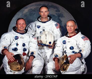 File photo - Houston, TX - -- Portrait der Hauptmannschaft der Apollo 11 Mondlandemission, aufgenommen am 1. Mai 1969. Von links nach rechts sind dies: Kommandant, Neil A. Armstrong, Kommandomodulpilot, Michael Collins, und Mondmodulpilot, Edwin E. Aldrin Jr. am 1969. Juli 4:18 um 22 Uhr landete die Mondlandefähre 'Adler' in einer Region des Mondes namens Mare Tranquillitatis, auch bekannt als Meer der Ruhe. Nachdem er sein Raumschiff gesichert hatte, strahlte Armstrong zurück zur Erde: „Houston, Tranquility Base here, the Eagle has landed“. Am selben Abend um 10:56 Uhr und von einer Weltwis bezeugt Stockfoto