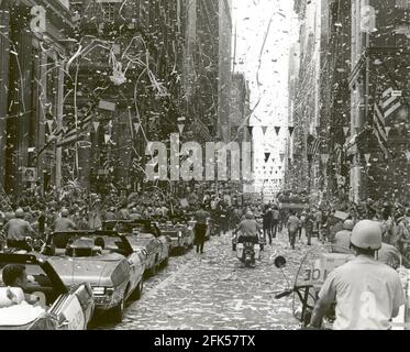 Chicago, IL - (DATEI) -- die Stadt Chicago heißt am 13. August 1969 die drei Apollo 11-Astronauten Neil A. Armstrong, Michael Collins und Buzz Aldrin, Jr, willkommen.Quelle: NASA via CNP Stockfoto