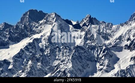 Das Mont-Blanc-Massiv aus dem Osten mit dem Tre-la-Tete und der Aiguille de Courmayeur, Frankreich Stockfoto