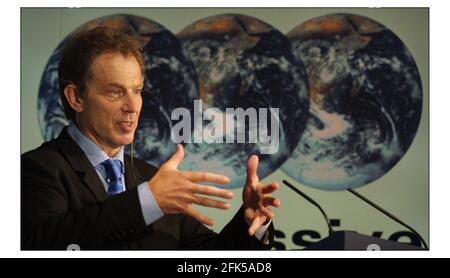 Tony Blair spricht am Ende von an eine Pressekonferenz Der Progressive Governance Summit im Penny Hill Park in Bagshot ,Surrey.pic David Sandison 14/7/2003 Stockfoto