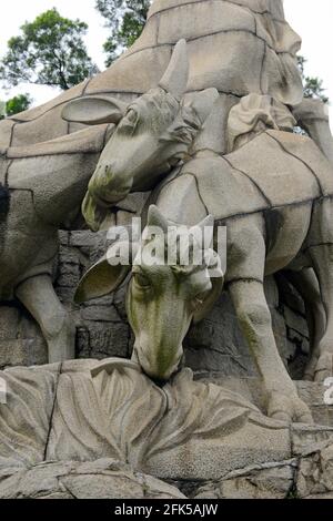 Details der Statue der fünf Schafe im Yuexiu-Park, die Himmelstiere sollen in Guangzhou Reis gepflanzt haben, um seinen Wohlstand zu sichern. Stockfoto