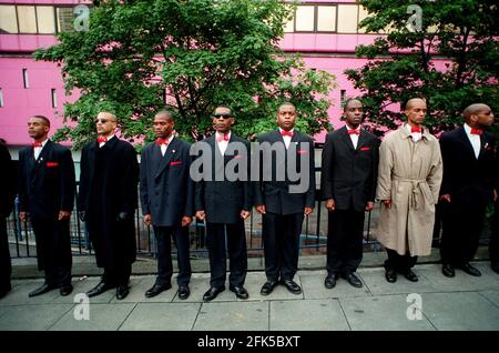 Nation of Islam Juni 1998Members der Nation of Islam Die radikale schwarze Separatistenbewegung bei der Stephen Lawrence Untersuchung Waren die fünf Männer in den Mord an Stephen verwickelt Waren wegen Beweise zu geben Stockfoto