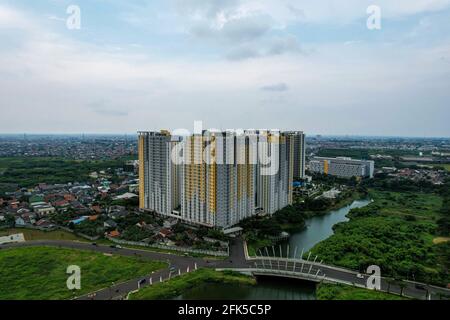 Luftaufnahme der Landschaft des modernen Mehrfamilienhauses in Bekasi Central Business. Bekasi. Indonesien. April 29 2021 Stockfoto