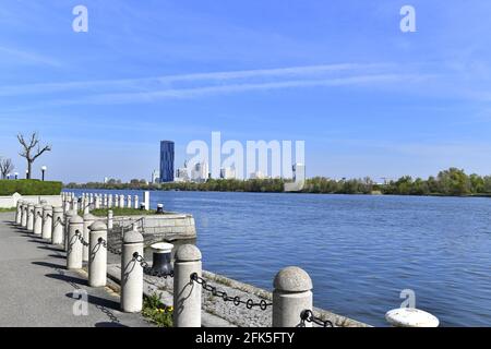 Wien, Österreich. Blick vom Hilton Vienna Danube Waterfront auf die Wiener Donaustadt Stockfoto