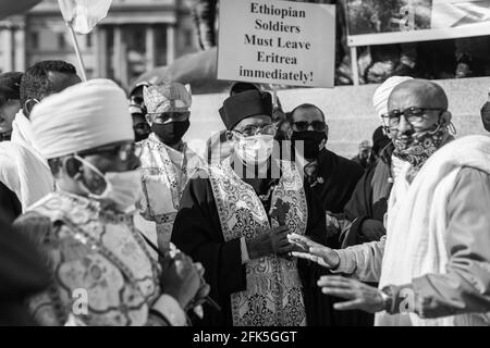 Die Ältesten der Ethnopischen Tigray demonstrieren in London, während sie gegen den Krieg in Tigray protestieren. Stockfoto