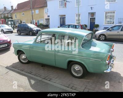 Ähnlich dem Modell im Harry Potter Film: Ein Oldtimer, der Ford Anglia Deluxe 105E in neuwertigem Zustand, restauriert aus dem 60er Jahre Original. Stockfoto