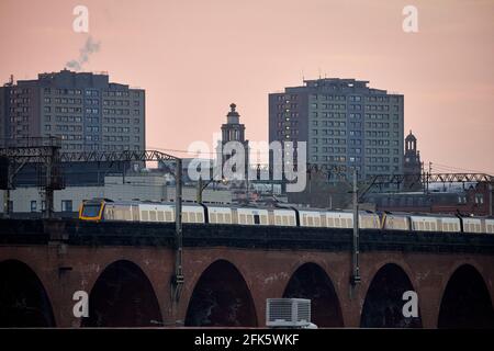 Gebaut von CAF British Rail Class 331, die von Northern Trains auf Stockport Viaduct, Greater Manchester, betrieben wird Stockfoto