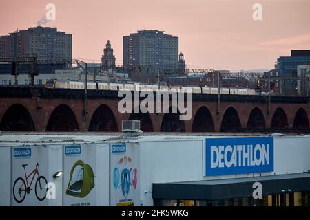 Gebaut von CAF British Rail Class 331, die von Northern Trains auf Stockport Viaduct, Greater Manchester, betrieben wird Stockfoto