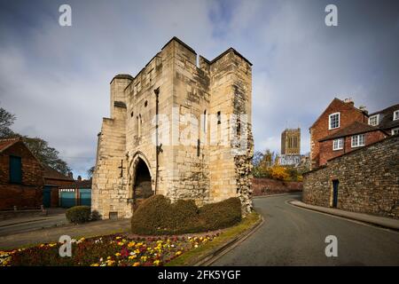 Lincoln, Lincolnshire, East Midlands, Pottergate Arch, Überreste eines Stadttores aus dem 13. Jahrhundert, das als Haupteingang zur Lincoln Cathedral genutzt wurde Stockfoto