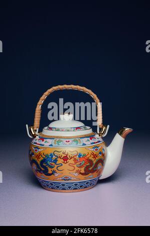 Teekocher für chinesische Drachen Stockfoto