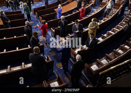 Washington, USA. April 2021. NYTSPEECH - Senator Chuck Schumer aus New York kam vor der Rede von Präsident Joe Biden zu einer gemeinsamen Kongresssitzung im Capitol in Washington am Mittwoch, dem 28. April 2021. NYTCREDIT: Doug Mills/Pool/Sipa USA Credit: SIPA USA/Alamy Live News Stockfoto