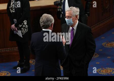 Washington, USA. April 2021. NYTSPEECH - Senator Mitch McConnell hielt vor Präsident Joe Biden am Mittwoch, dem 28. April 2021, eine Rede vor einer gemeinsamen Kongresssitzung im Capitol in Washington. Die Rede war seine erste seit seinem Amtsantritt im Januar. NYTCREDIT: Doug Mills/Pool/Sipa USA Credit: SIPA USA/Alamy Live News Stockfoto