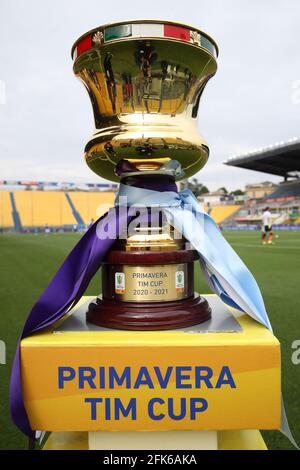 Parma, Italien, 28. April 2021. Die Trophäe, die vor dem Spiel von Primavera Coppa Italia im Stadio Ennio Tardini in Parma abgebildet wurde. Bildnachweis sollte lauten: Jonathan Moscrop / Sportimage Stockfoto