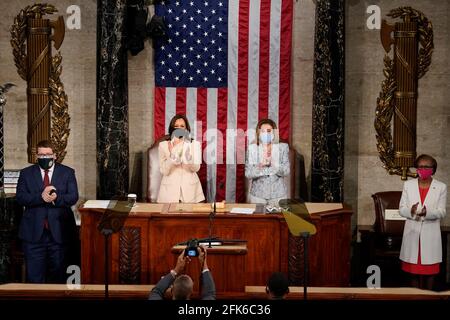 Washington, Vereinigte Staaten Von Amerika. April 2021. NYTSPEECH - Präsident Joe Biden hielt am Mittwoch, den 28. April 2021, eine Rede zu einer gemeinsamen Kongresssitzung im Capitol in Washington. NYTCREDIT: Doug Mills/The New York TimesCredit: Doug Mills/Pool via CNP zur weltweiten Nutzung Credit: dpa/Alamy Live News Stockfoto