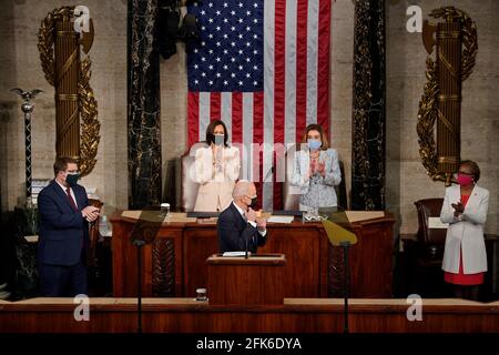 NYTSPEECH - Präsident Joe Biden hielt am Mittwoch, den 28. April 2021, eine Rede zu einer gemeinsamen Kongresssitzung im Capitol in Washington. Kredit: Doug Mills/Pool über CNP /MediaPunch Stockfoto