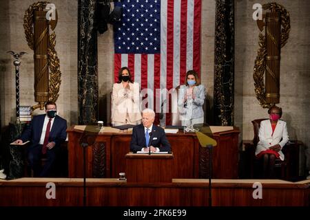 NYTSPEECH - Präsident Joe Biden hielt am Mittwoch, den 28. April 2021, eine Rede zu einer gemeinsamen Kongresssitzung im Capitol in Washington. Kredit: Doug Mills/Pool über CNP /MediaPunch Stockfoto