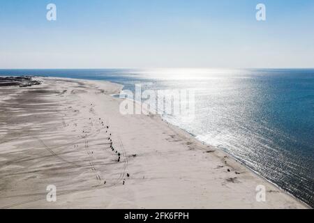 Norddorf, Deutschland. April 2021. Die Sonne scheint am Strand von Norddorf auf der Nordseeinsel Amrum. Quelle: Frank Molter/dpa/Alamy Live News Stockfoto