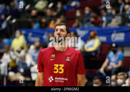 Sankt Petersburg, Russland. April 2021. Nikola Mirotic (33) aus Barcelona wurde während des 2020/2021 Turkish Airlines Euroleague Playoffs Game 3 zwischen Zenit Saint Petersburg und Barcelona in der Sibur Arena gesehen. (Endergebnis; Zenit Saint Petersburg 70:78 Barcelona). Kredit: SOPA Images Limited/Alamy Live Nachrichten Stockfoto