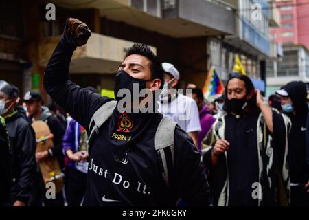 Ipiales, Narino, Kolumbien. April 2021. Demostrator trägt Gesichtsmaske, während er gegen die Steuerreform in Ipiales am 28. April 2021 schreit Kredit: Juan Camilo Erazo Caicedo/LongVisual/ZUMA Wire/Alamy Live News Stockfoto