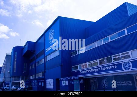 London - April 2021: Loftus Road Stadium, das Heimstadion der Queen Park Rangers Football-Mannschaft in West-London Stockfoto