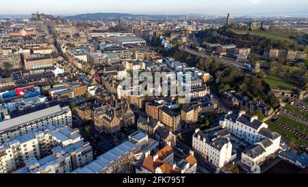 Die Royal Mile in Edinburgh. Bilddatum: Donnerstag, 29. April 2021. Stockfoto