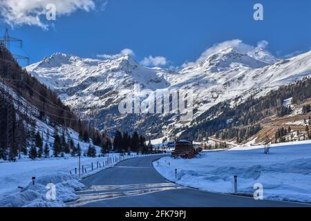 Winter, Frühling, Schnee, Tiefschnee, verneit, Zugeschneit, Schneehöhe, Felbertauern, Nationalpark, hohe Tauern, Matreier Tauernhaus, Zaun, Holzzau Stockfoto