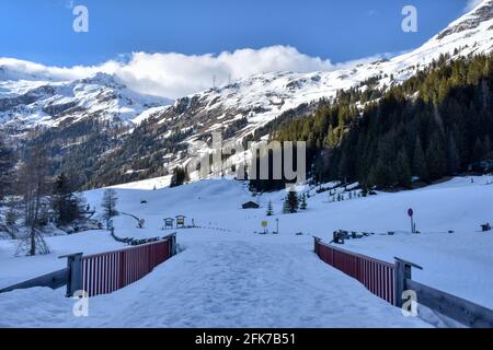 Winter, Frühling, Schnee, Tiefschnee, verneit, Zugeschneit, Schneehöhe, Felbertauern, Nationalpark, hohe Tauern, Matreier Tauernhaus, Zaun, Holzzau Stockfoto