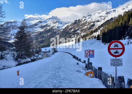 Winter, Frühling, Schnee, Tiefschnee, verneit, Zugeschneit, Schneehöhe, Felbertauern, Nationalpark, hohe Tauern, Matreier Tauernhaus, Zaun, Holzzau Stockfoto