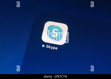 Ostersund, Schweden - 9. Februar 2021: Skype-App-Symbol. Skype ist eine proprietäre Telekommunikationsanwendung, die sich auf die Bereitstellung von Video-Chat spezialisiert hat Stockfoto