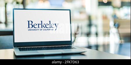 POZNAN, POL - APR 20, 2021: Laptop-Computer mit Logo der University of California, Berkeley, einer öffentlichen Forschungsuniversität in Ber Stockfoto