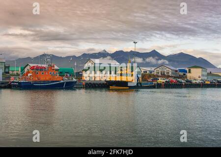 Hafenstadt Hofn im Südosten Islands Stockfoto