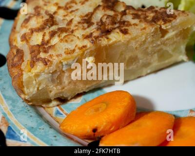 Paprika, Zwiebeln und Eier, die ein Omelett begleiten Stockfoto