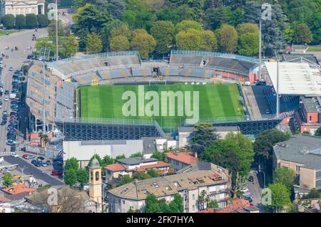 Luftbild Stadt Detail von Como. Hier das Fußballstadion am Seeufer dieser berühmten schönen italienischen Stadt Stockfoto