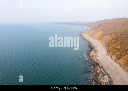 Luftaufnahme des felsigen Strandes von Bucks Mills, North Devon, Großbritannien Stockfoto